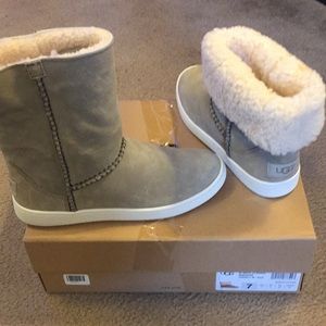 UGG Mika Classic Boot size 7 NWB Antilope